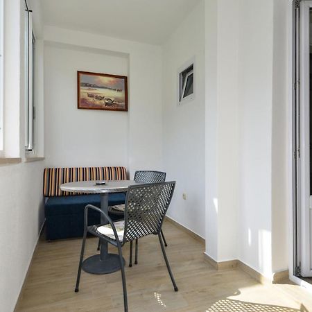 Apartmani Dina Makarska Zewnętrze zdjęcie