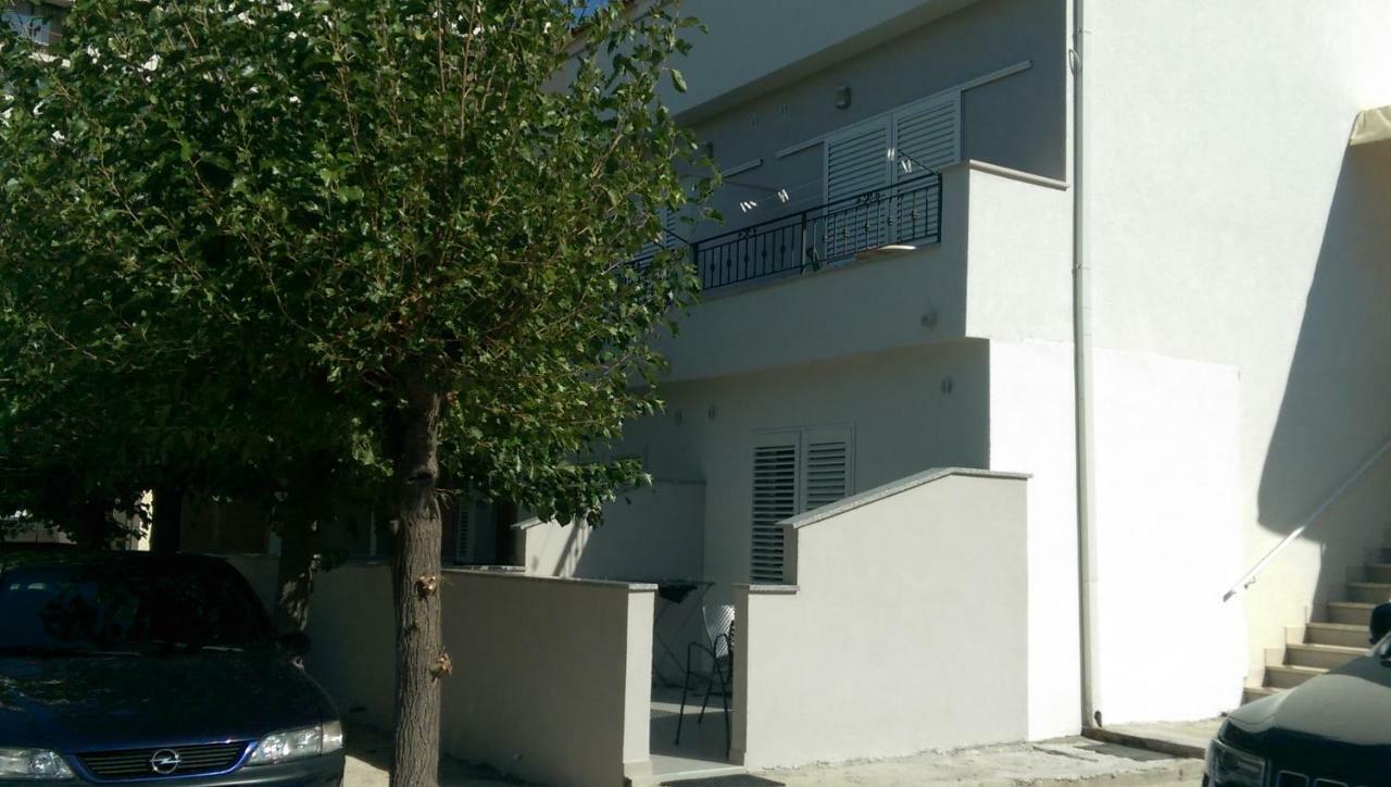 Apartmani Dina Makarska Zewnętrze zdjęcie