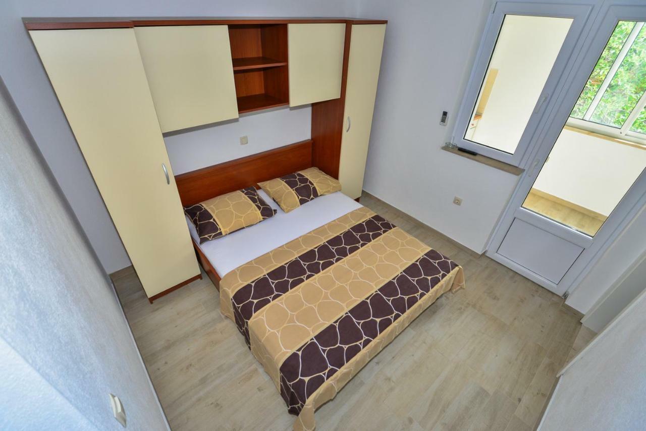 Apartmani Dina Makarska Zewnętrze zdjęcie