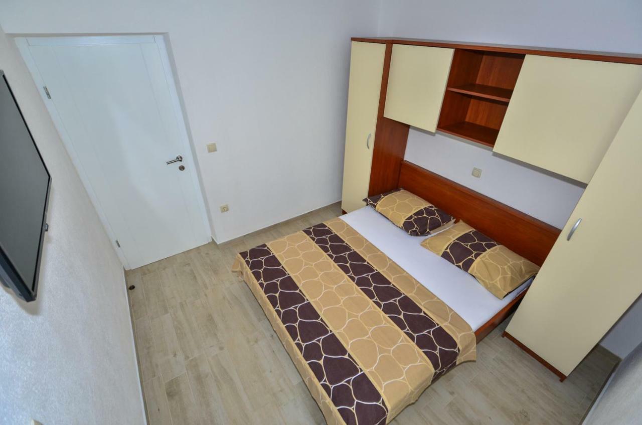 Apartmani Dina Makarska Zewnętrze zdjęcie