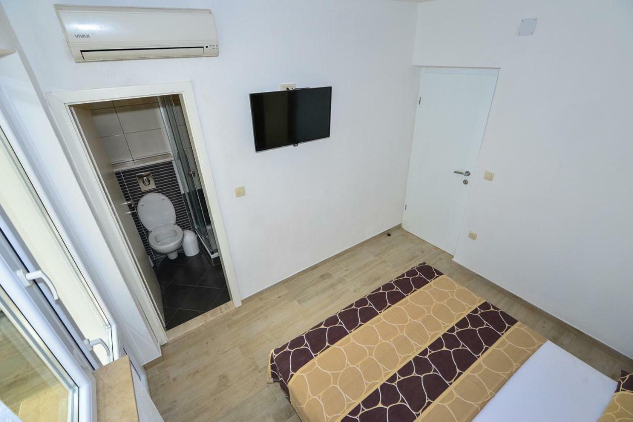 Apartmani Dina Makarska Zewnętrze zdjęcie