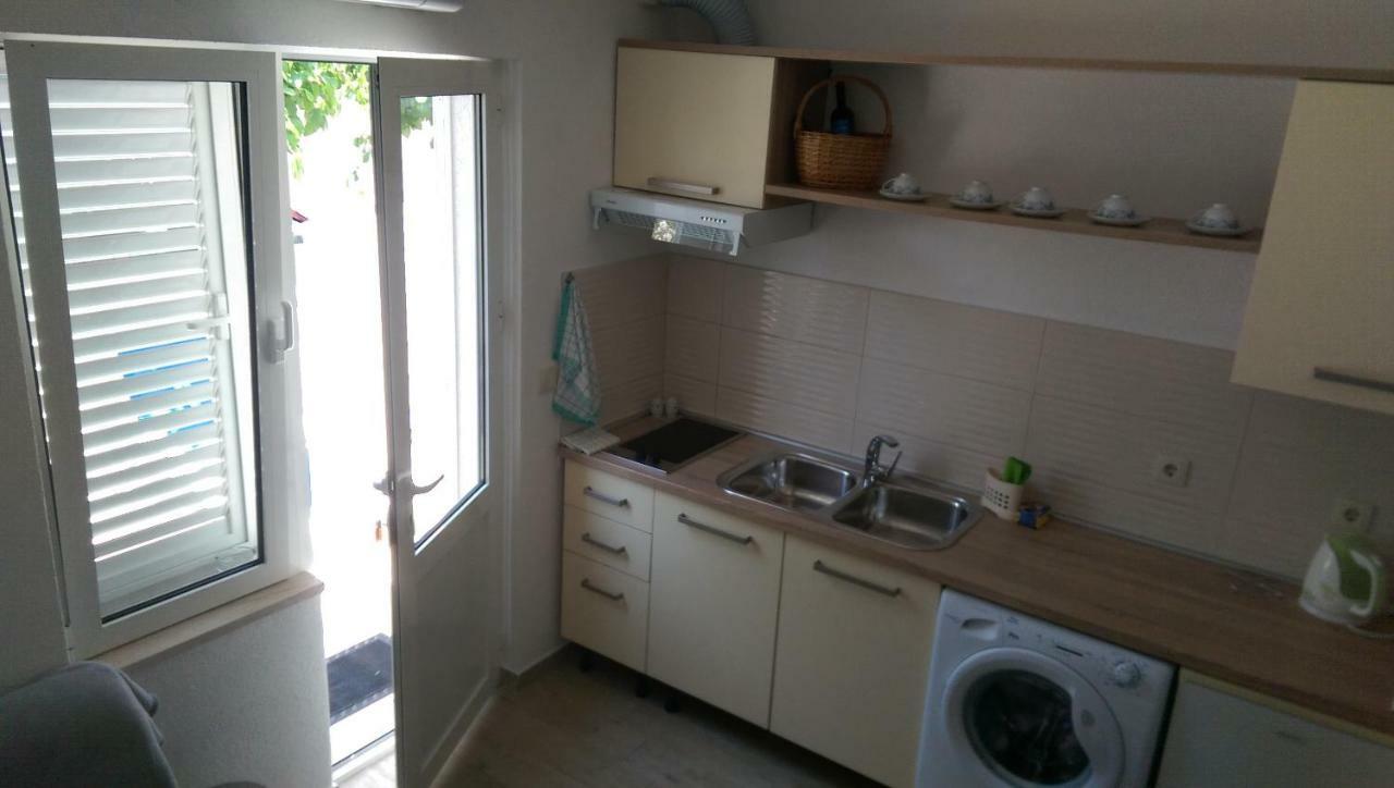 Apartmani Dina Makarska Zewnętrze zdjęcie