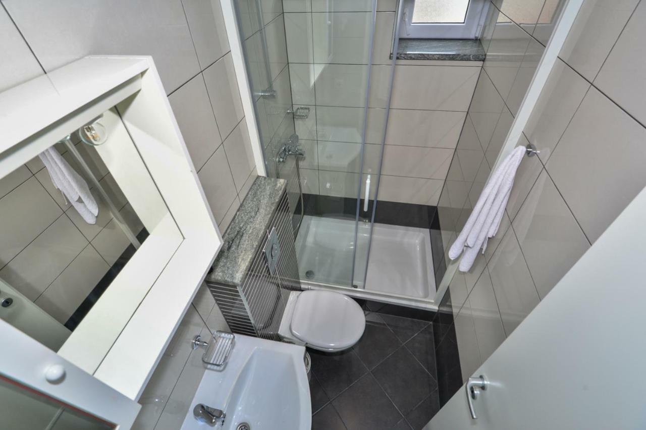 Apartmani Dina Makarska Zewnętrze zdjęcie