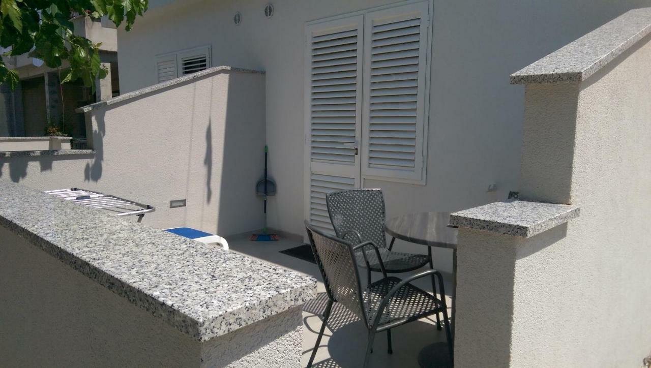 Apartmani Dina Makarska Zewnętrze zdjęcie