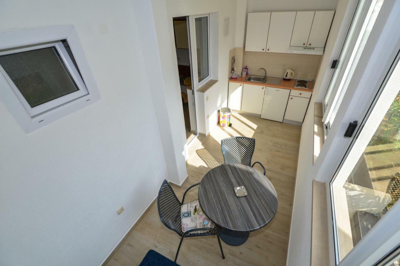 Apartmani Dina Makarska Zewnętrze zdjęcie