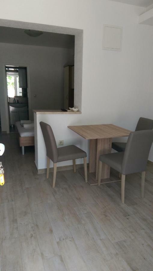 Apartmani Dina Makarska Zewnętrze zdjęcie