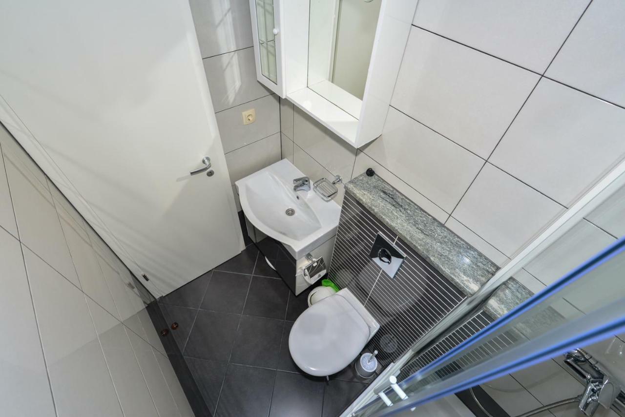 Apartmani Dina Makarska Zewnętrze zdjęcie