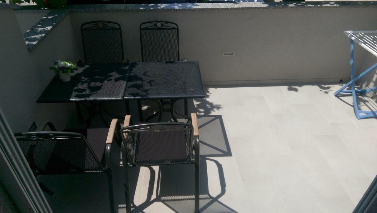 Apartmani Dina Makarska Zewnętrze zdjęcie