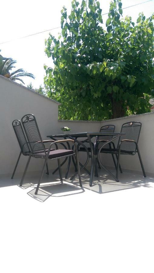 Apartmani Dina Makarska Zewnętrze zdjęcie