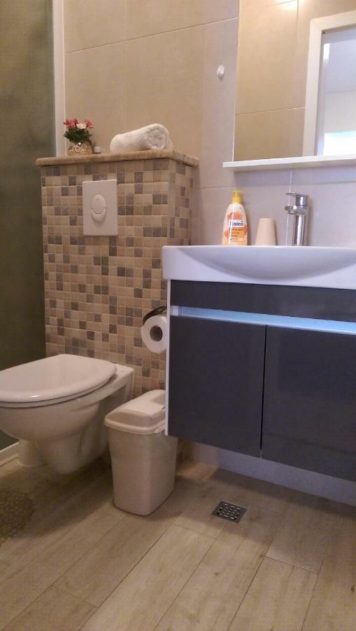 Apartmani Dina Makarska Zewnętrze zdjęcie