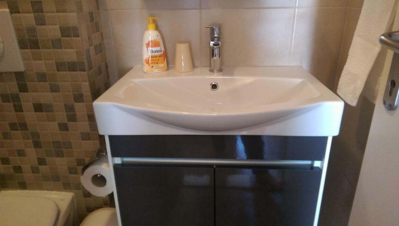 Apartmani Dina Makarska Zewnętrze zdjęcie