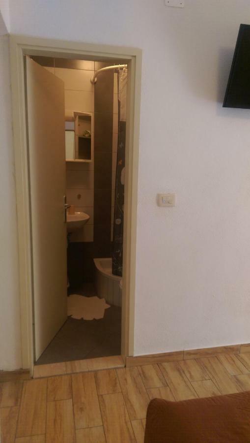 Apartmani Dina Makarska Zewnętrze zdjęcie