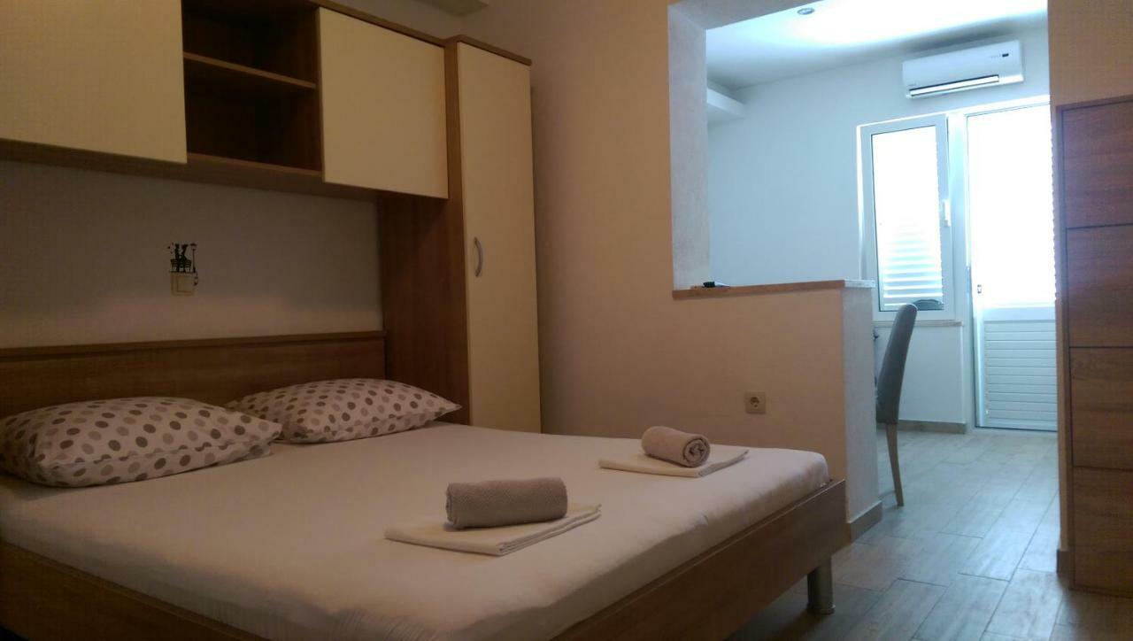 Apartmani Dina Makarska Zewnętrze zdjęcie