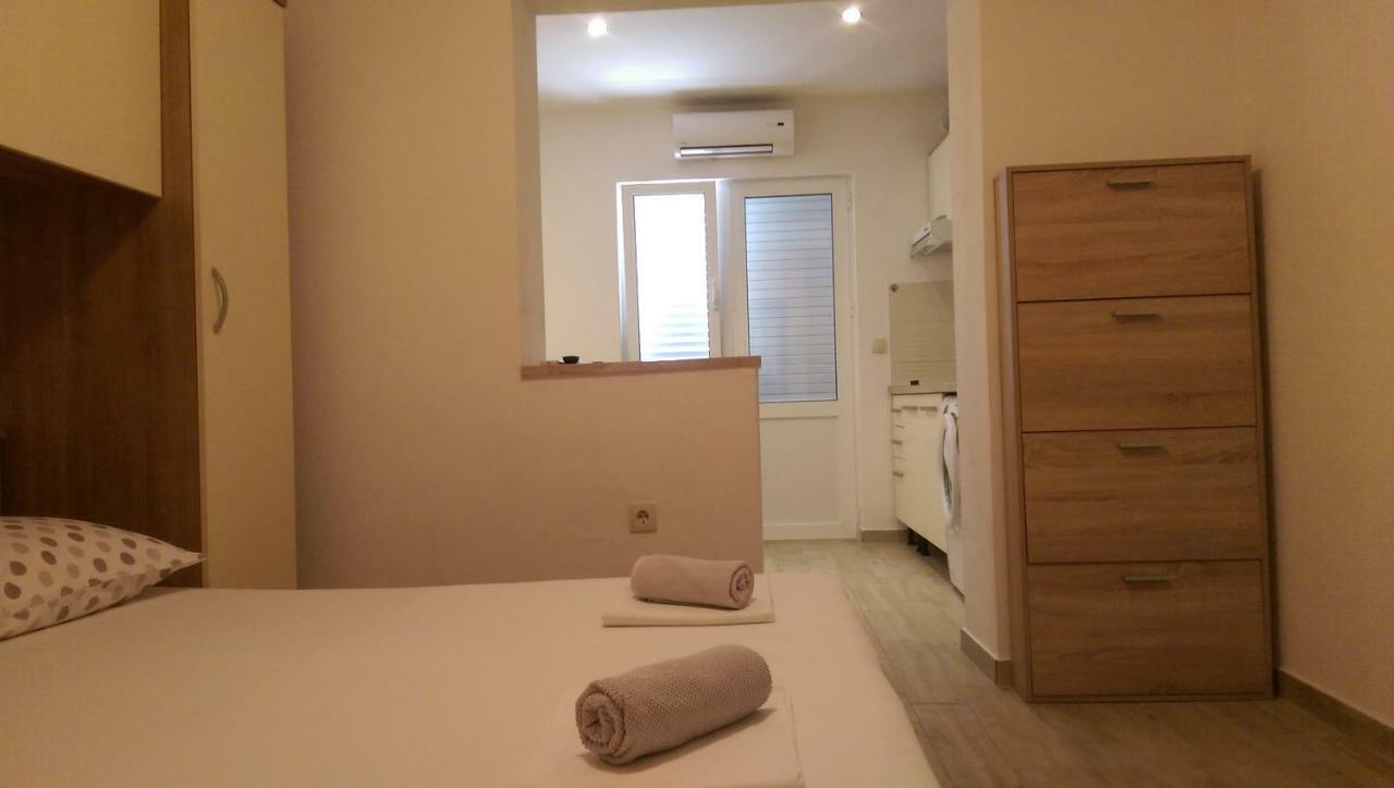 Apartmani Dina Makarska Zewnętrze zdjęcie