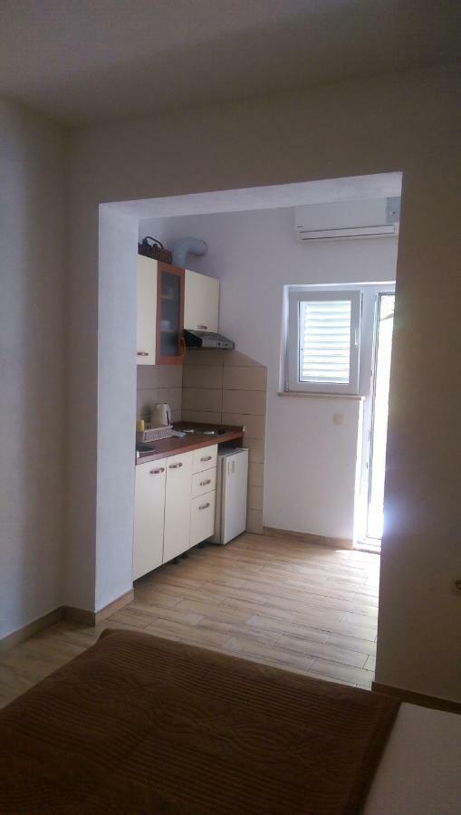 Apartmani Dina Makarska Zewnętrze zdjęcie