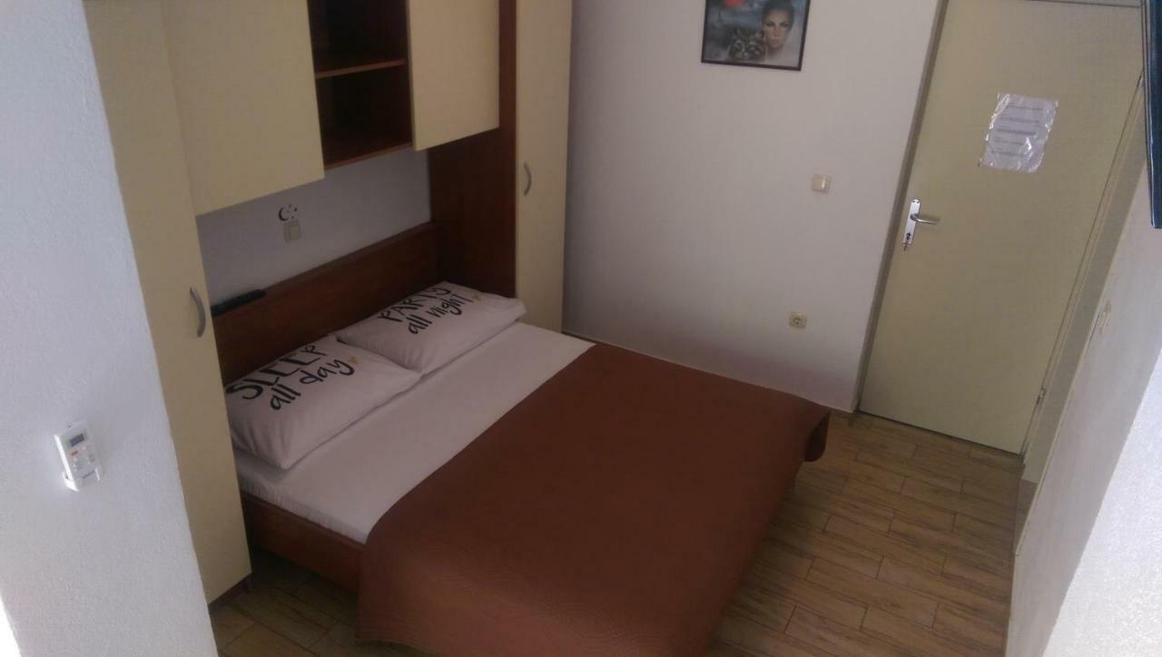 Apartmani Dina Makarska Zewnętrze zdjęcie