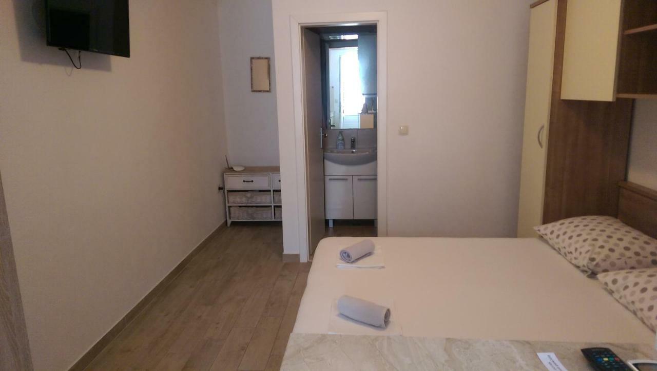 Apartmani Dina Makarska Zewnętrze zdjęcie