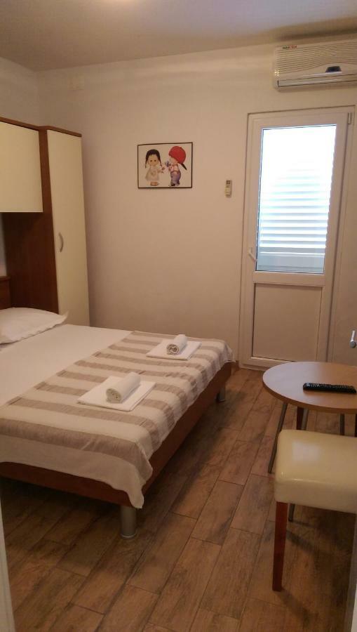 Apartmani Dina Makarska Zewnętrze zdjęcie