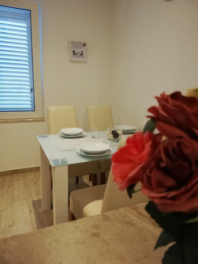 Apartmani Dina Makarska Zewnętrze zdjęcie