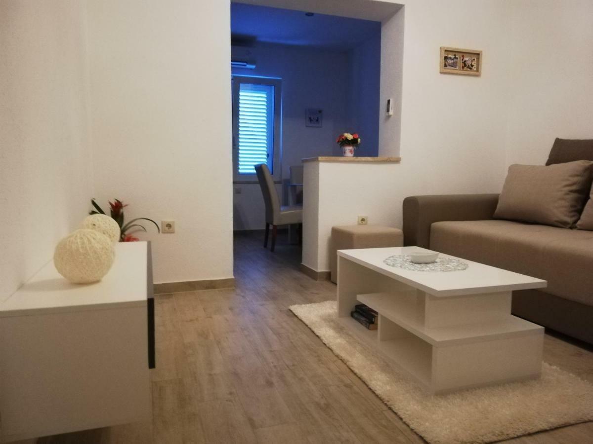 Apartmani Dina Makarska Zewnętrze zdjęcie