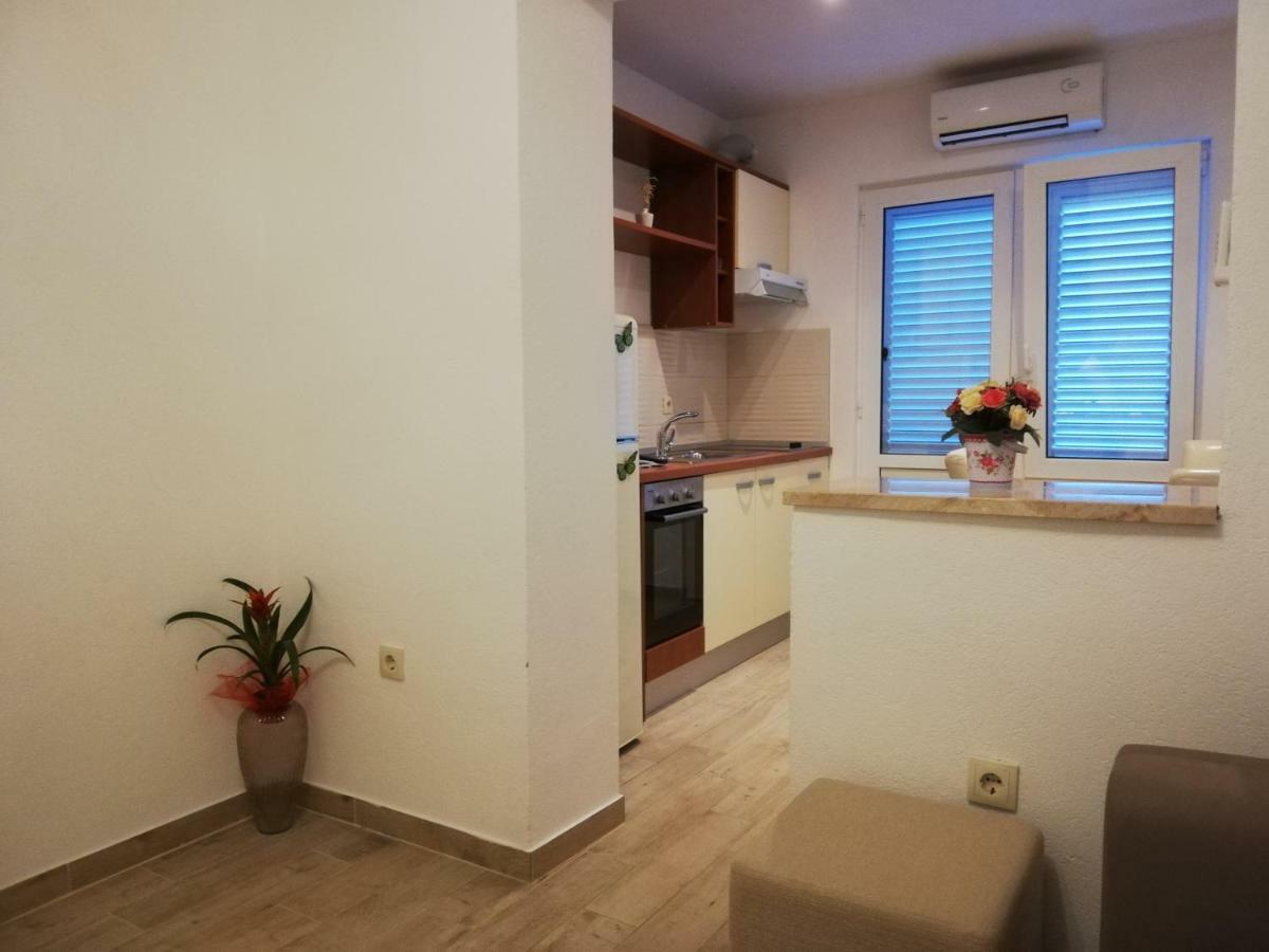 Apartmani Dina Makarska Zewnętrze zdjęcie