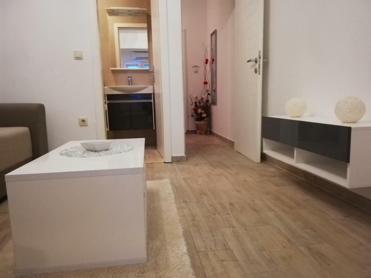 Apartmani Dina Makarska Zewnętrze zdjęcie