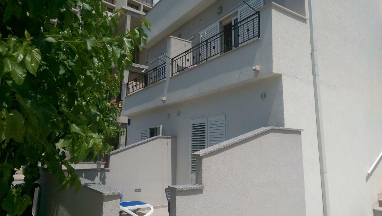 Apartmani Dina Makarska Zewnętrze zdjęcie