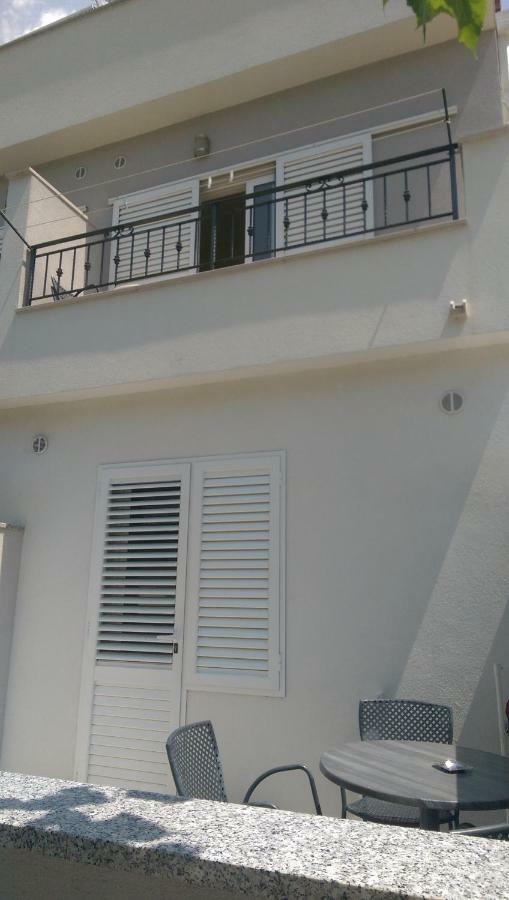 Apartmani Dina Makarska Zewnętrze zdjęcie