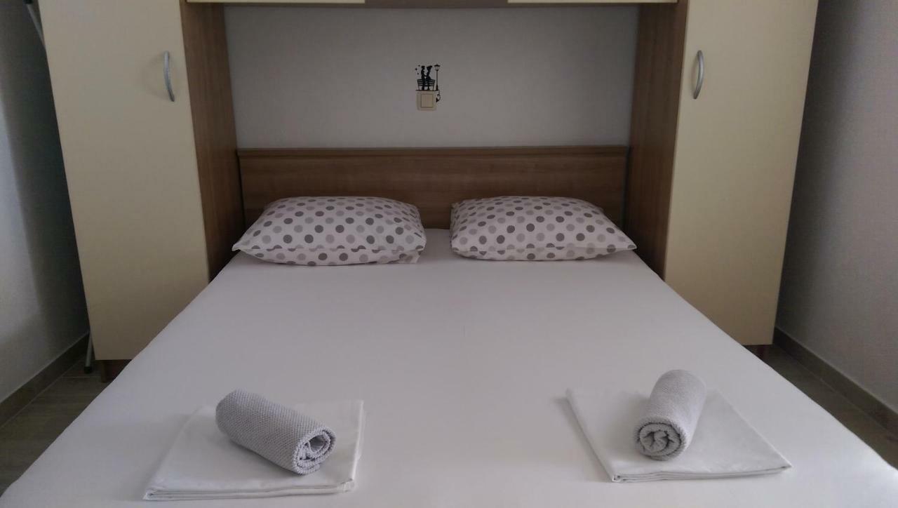 Apartmani Dina Makarska Zewnętrze zdjęcie