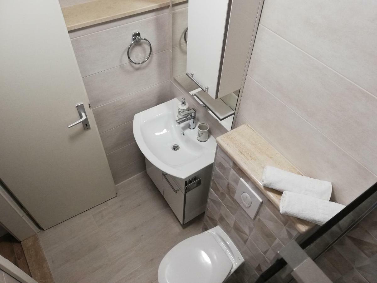 Apartmani Dina Makarska Zewnętrze zdjęcie