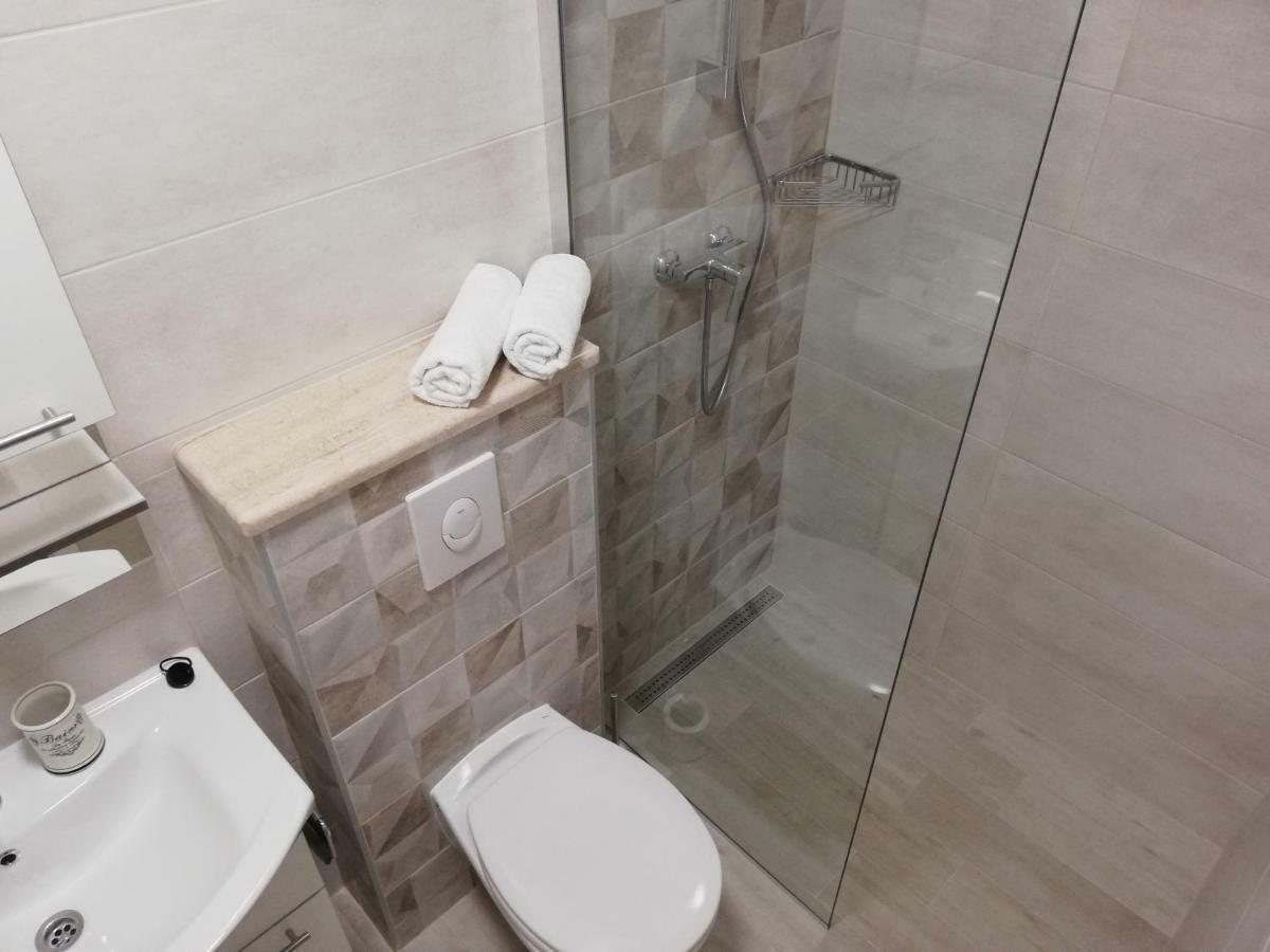 Apartmani Dina Makarska Zewnętrze zdjęcie