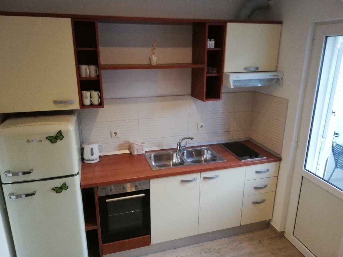 Apartmani Dina Makarska Zewnętrze zdjęcie