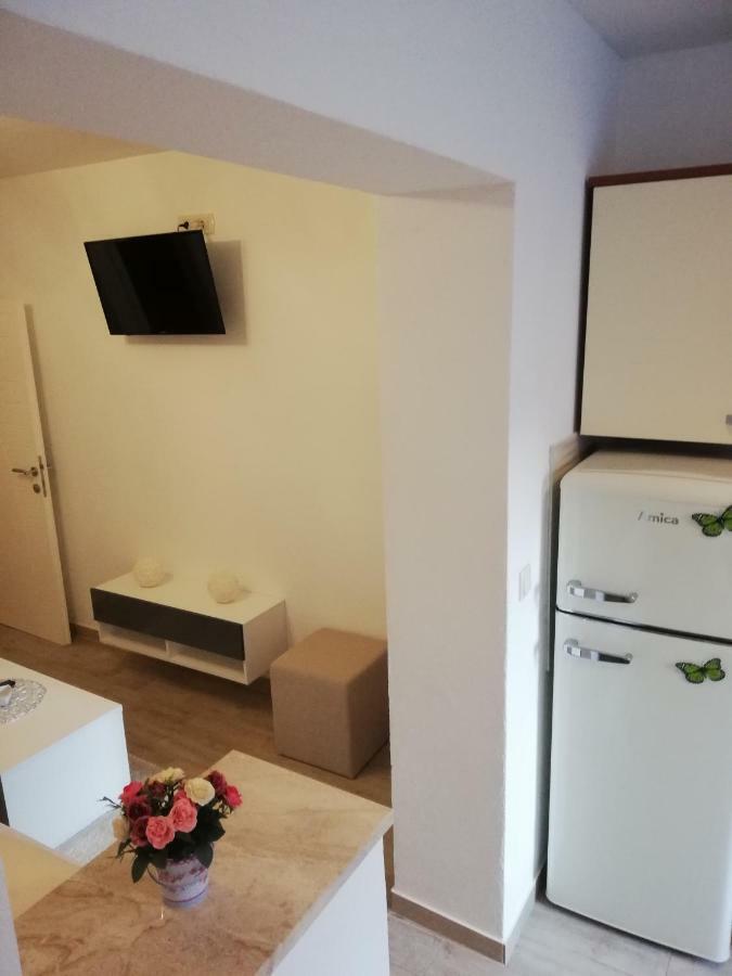 Apartmani Dina Makarska Zewnętrze zdjęcie