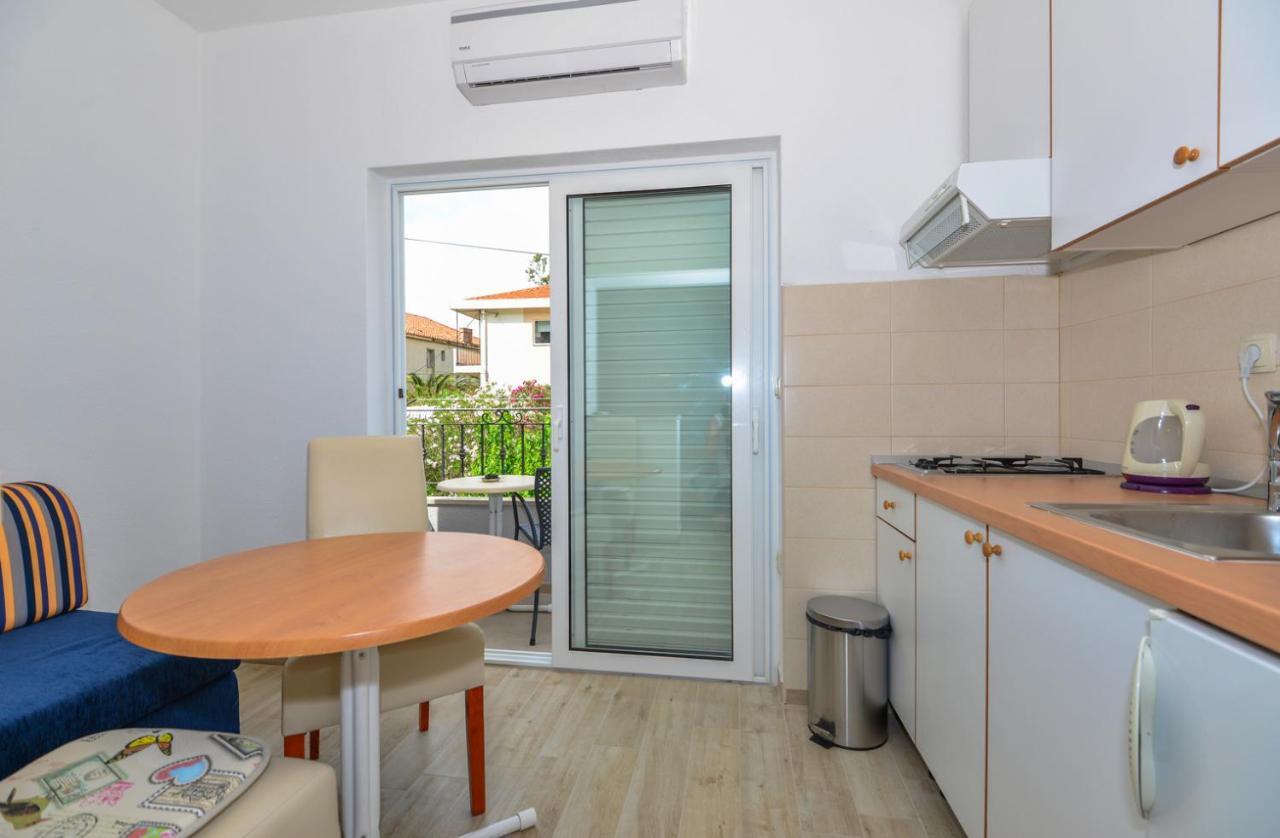 Apartmani Dina Makarska Zewnętrze zdjęcie