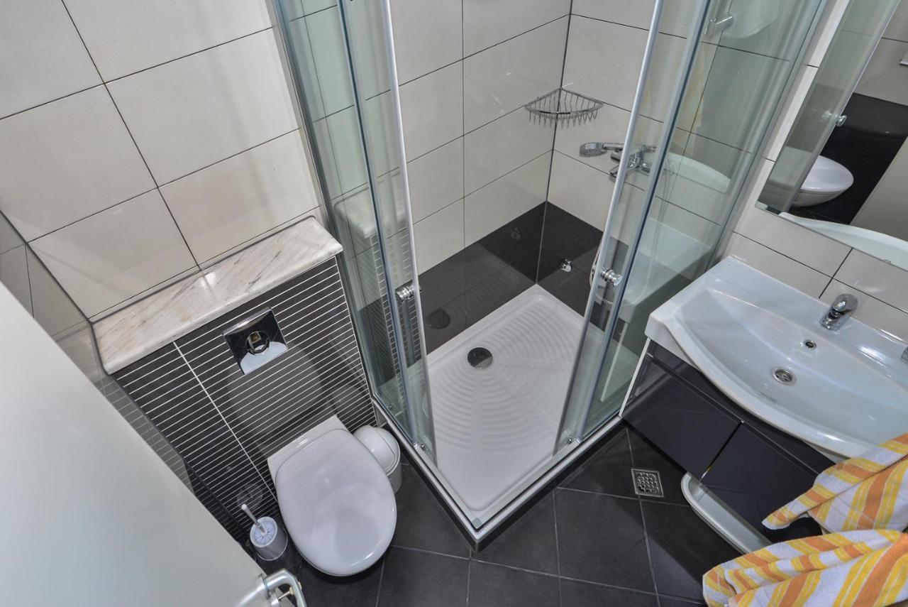 Apartmani Dina Makarska Zewnętrze zdjęcie